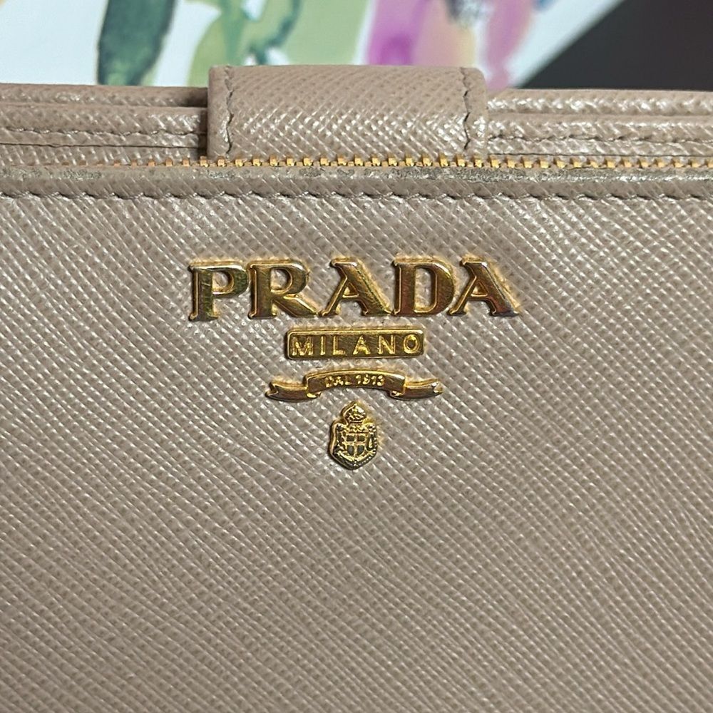 💯Authentic Prada Short Wallet🍀 - Picture 8 of 17